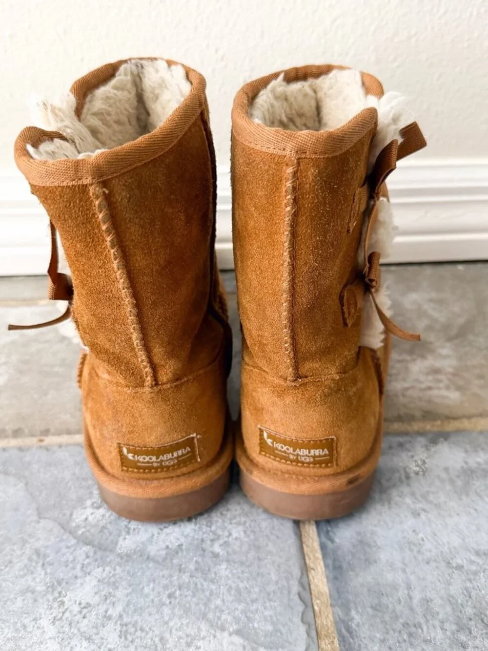 Koolaburra by UGG Victoria Short Boots Youth Girls 4 Chestnut Bow Shearling